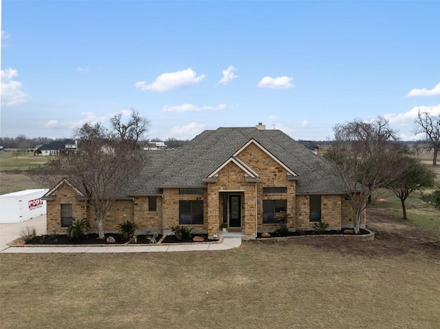 view of front of home featuring a front yard