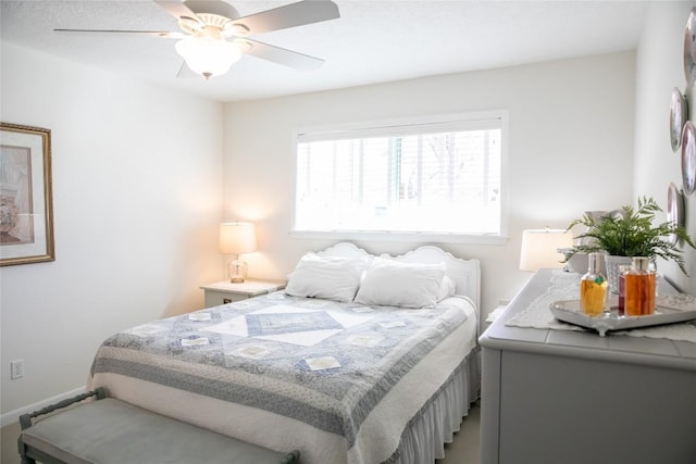 bedroom with ceiling fan