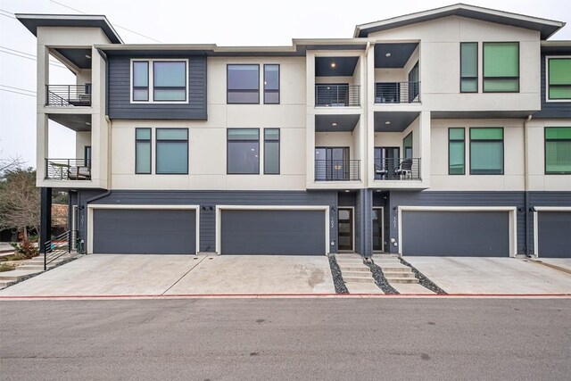 2050 Lohmans Spur Rd Unit 102, Lakeway, TX 78734 - townhome / multi-family property featuring a garage, stucco siding, and driveway
