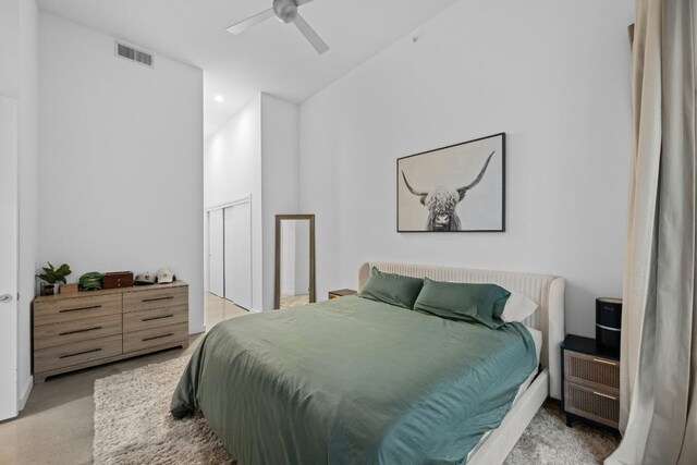 507 Sabine St Unit 907, Austin, TX 78701 - bedroom featuring a closet and a ceiling fan