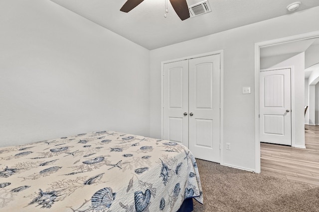 bedroom featuring carpet flooring, ceiling fan, and a closet
