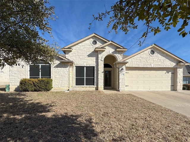 view of front facade featuring a garage