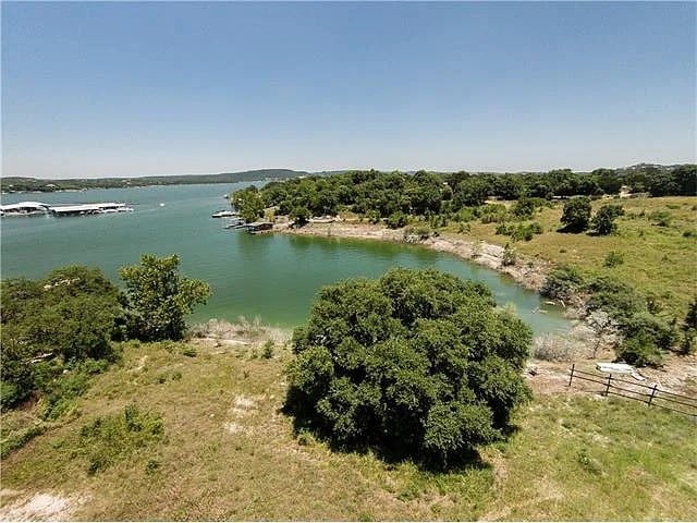 Listing photo 3 for 16200 E Lake Shore Dr Unit C, Austin TX 78734