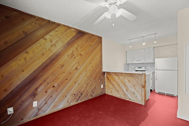 4205 Speedway Ave Unit 204, Austin, TX 78751 - kitchen featuring freestanding refrigerator, a peninsula, ceiling fan, light countertops, and white cabinets
