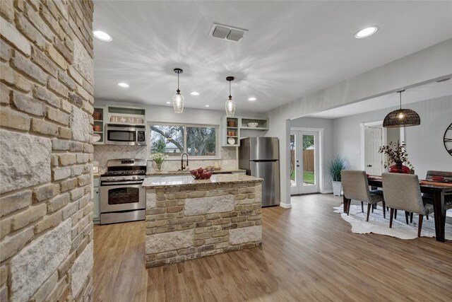 902 W Mill St, New Braunfels, TX 78130 - kitchen with pendant lighting, stainless steel appliances, and light hardwood / wood-style flooring