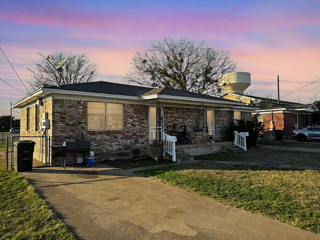 view of front of property with a yard