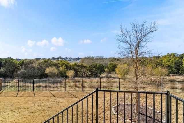 view of yard featuring a rural view