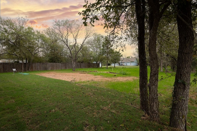 view of yard at dusk