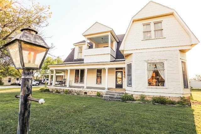 view of front of house featuring covered porch and a front yard