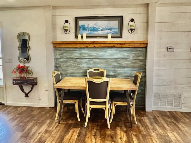 302 E Castlewood Dr, Granite Shoals, TX 78654 - dining area with hardwood / wood-style floors