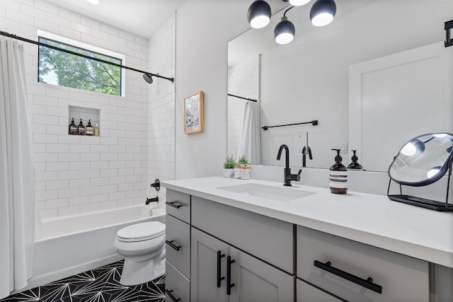 11233/4 Gunter St Unit 2, Austin, TX 78702 - bathroom featuring toilet, vanity, and shower / tub combo with curtain