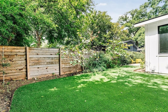 11233/4 Gunter St Unit 2, Austin, TX 78702 - view of yard with a fenced backyard