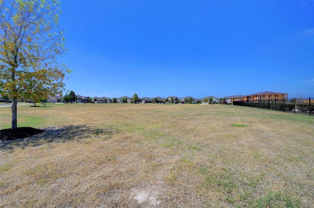 view of yard featuring a rural view