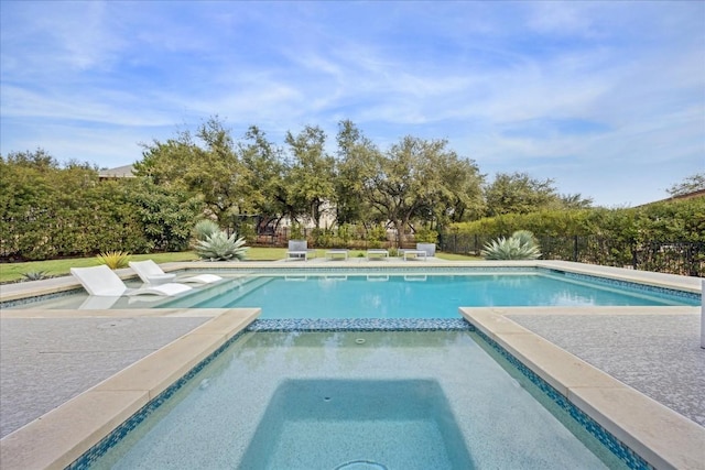 view of swimming pool