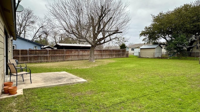 view of yard featuring a patio