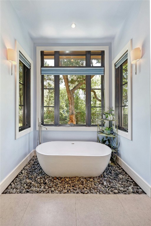 702 Crystal Mountain Dr, Austin, TX 78733 - full bath featuring a freestanding bath and baseboards