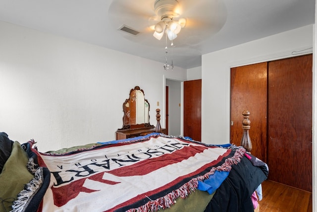 bedroom with ceiling fan, a closet, and hardwood / wood-style floors