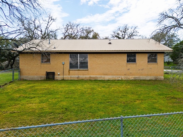 back of house featuring a yard