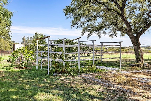 view of yard featuring a rural view