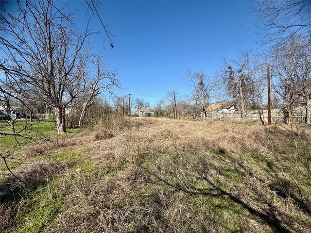 104 Sams St, Taylor, TX 76574