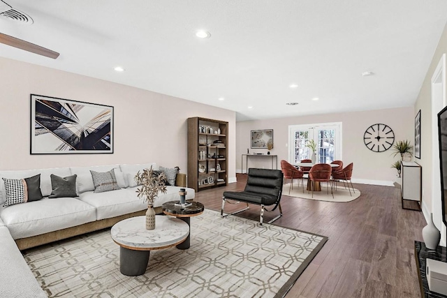 living area featuring recessed lighting, wood finished floors, visible vents, and baseboards