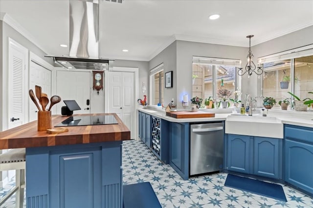 kitchen featuring sink, blue cabinetry, dishwasher, decorative light fixtures, and black electric stovetop