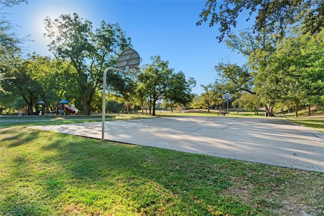 10920 Crown Colony Dr Unit C, Austin, TX 78747 - view of sport court with community basketball court and a lawn