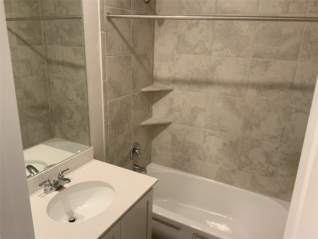 bathroom with vanity and tiled shower / bath