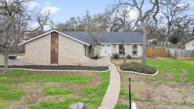 single story home with a front lawn