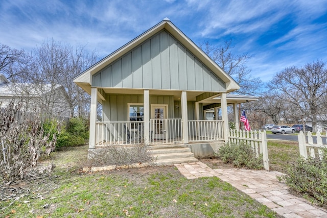 bungalow featuring covered porch