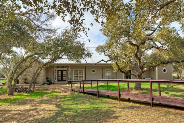 view of front of property with a front lawn