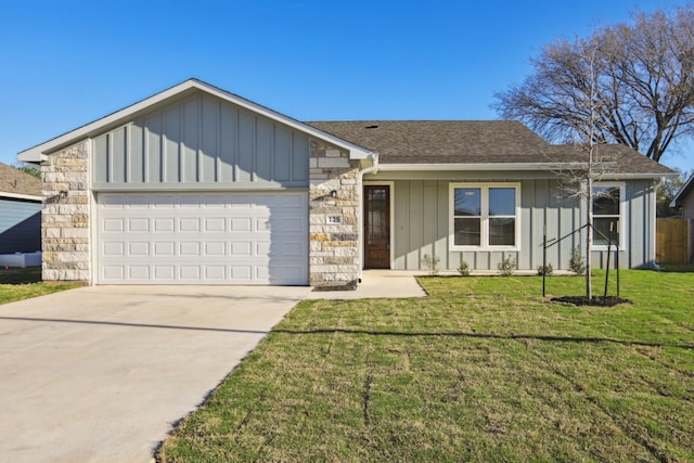 125 Callie St, Smithville, TX 78957 - ranch-style house featuring board and batten siding, driveway, a front lawn, a garage, and a shingled roof