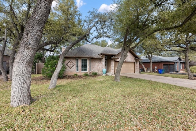 view of front of property featuring a front lawn and a garage