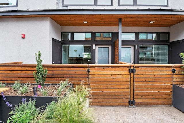 2002 E 7th St Unit 204, Austin, TX 78702 - view of exterior entry with stucco siding and fence