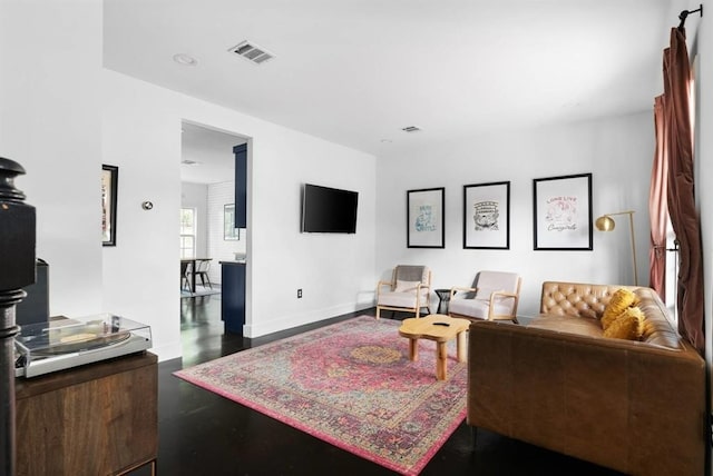1508 E 11th St, Austin, TX 78702 - living room with baseboards