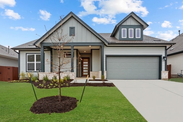 view of front facade featuring a garage and a front yard