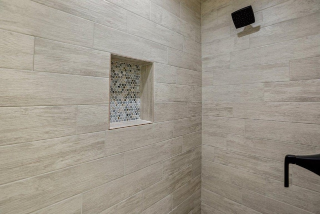 346 Webb St, Smithville, TX 78957 - bathroom with tiled shower