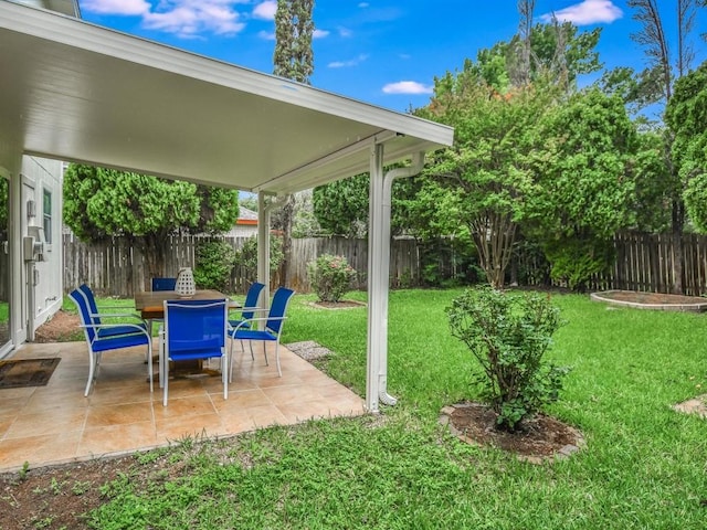 view of yard with a patio