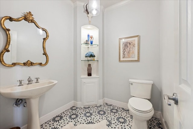 3800 Bailey Ln Unit F-1, Austin, TX 78756 - bathroom with toilet and ornamental molding