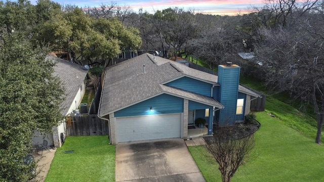 view of front of house featuring a yard