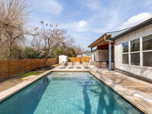 view of swimming pool featuring a jacuzzi and a patio