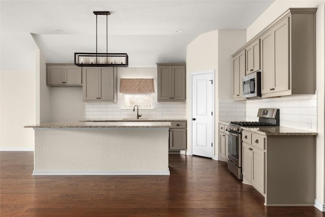 4131 Van Ness Ave, Round Rock, TX 78681 - kitchen with stainless steel appliances, gray cabinetry, a sink, tasteful backsplash, and recessed lighting
