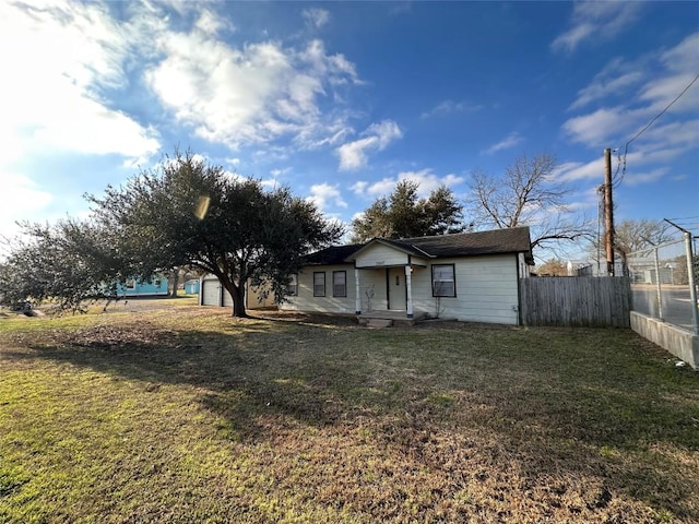 view of front of property with a front lawn and fence