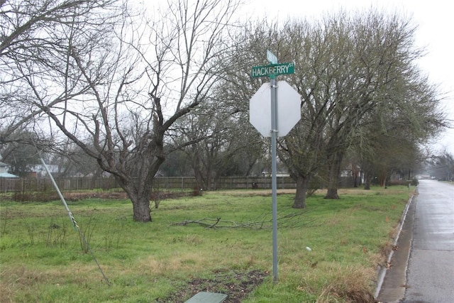 Listing photo 3 for 422 Hackberry St, Lockhart TX 78644