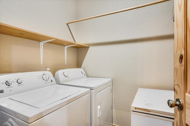 542 Stars And Stripes, Fischer, TX 78623 - washroom featuring laundry area and independent washer and dryer