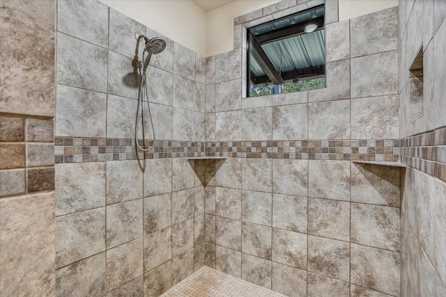 542 Stars And Stripes, Fischer, TX 78623 - bathroom featuring tiled shower