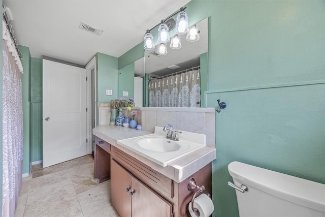 4608 Arapahoe Trl, Austin, TX 78745 - full bathroom with vanity and backsplash