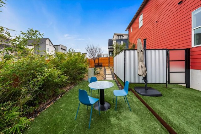 6221 Seville Dr, Austin, TX 78724 - exterior space featuring a fenced backyard