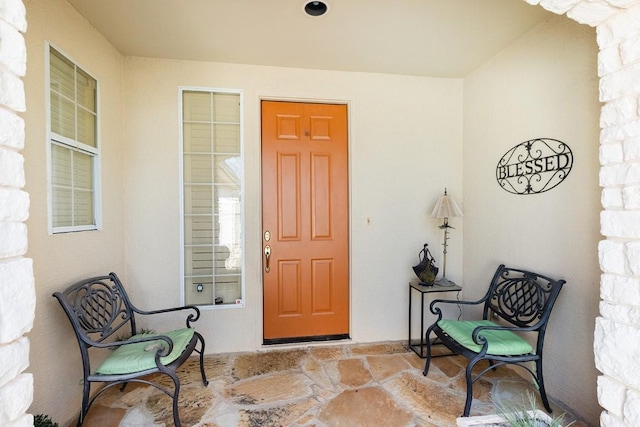 view of exterior entry featuring stucco siding