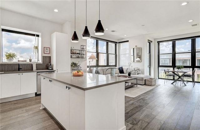 800 Embassy Dr Unit 319, Austin, TX 78702 - kitchen with a sink, plenty of natural light, light wood-type flooring, dishwasher, and recessed lighting